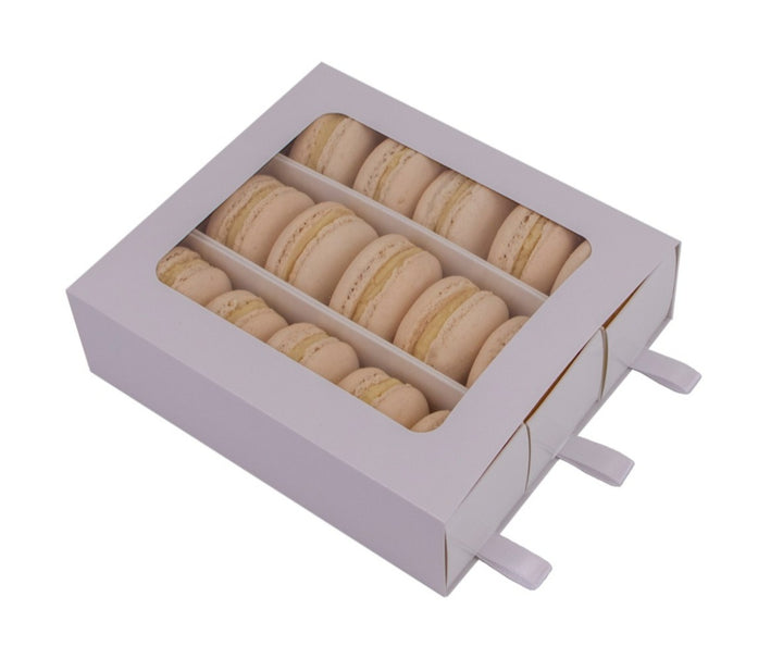 Cutie 15 Macarons cu Vanilie