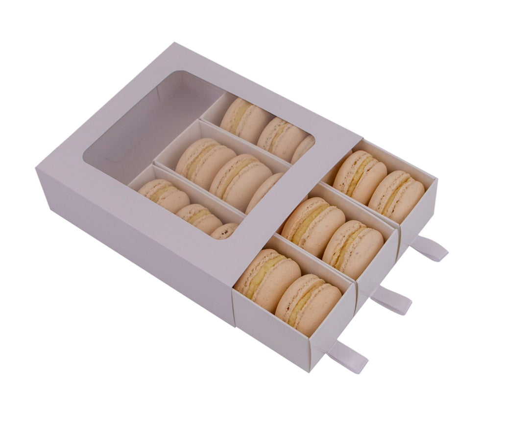 Cutie 15 Macarons cu Vanilie