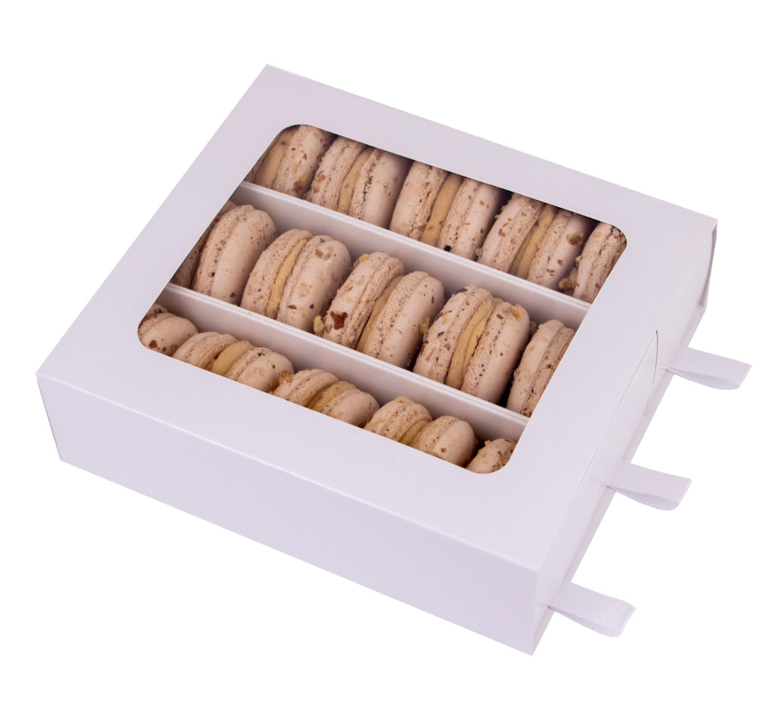 Cutie 15 Macarons cu Nuca