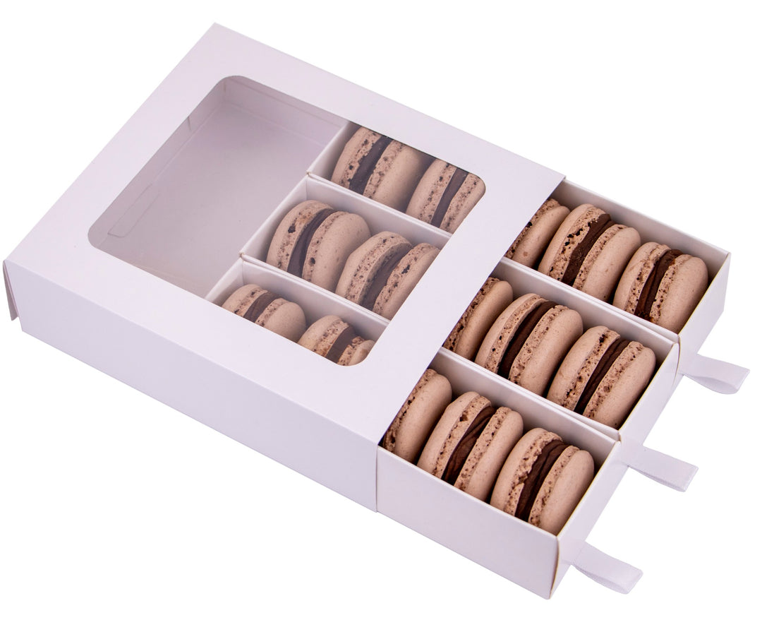Cutie 15 Macarons cu Ciocolata